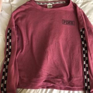 I am selling a Pink VS sweatshirt💓